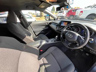 2017 Toyota C-HR - Thumbnail