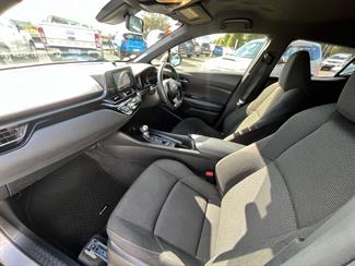 2017 Toyota C-HR - Thumbnail