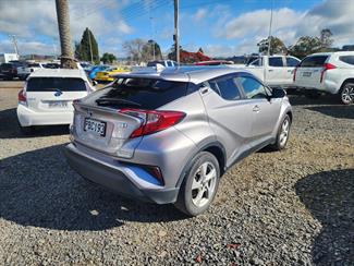 2017 Toyota C-HR - Thumbnail