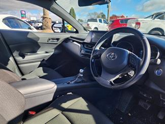 2017 Toyota C-HR - Thumbnail