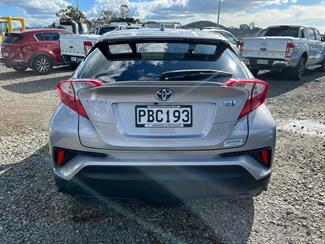 2017 Toyota C-HR - Thumbnail