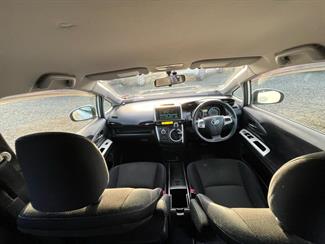 2009 Toyota Wish - Thumbnail