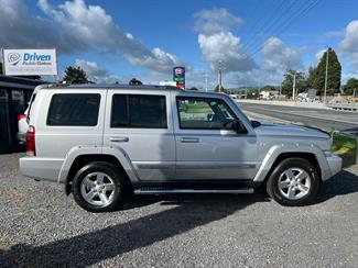 2008 Jeep Commander - Thumbnail