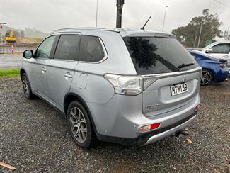 2014 Mitsubishi Outlander - Thumbnail