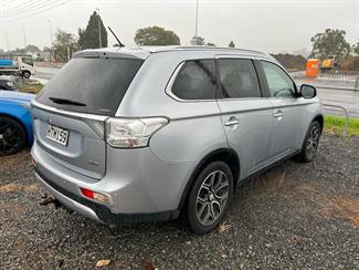 2014 Mitsubishi Outlander - Thumbnail