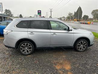 2014 Mitsubishi Outlander - Thumbnail