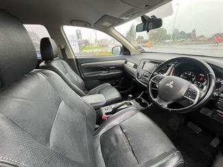 2014 Mitsubishi Outlander - Thumbnail