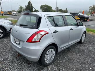 2015 Suzuki Swift - Thumbnail