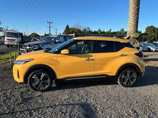 2020 Nissan Kicks - Thumbnail